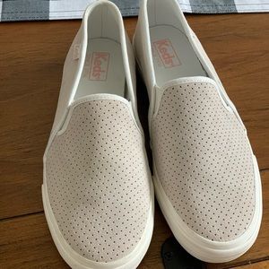Keds Women’s Perforated ivory suede Slip On Sneakers, Size 8 NICE
